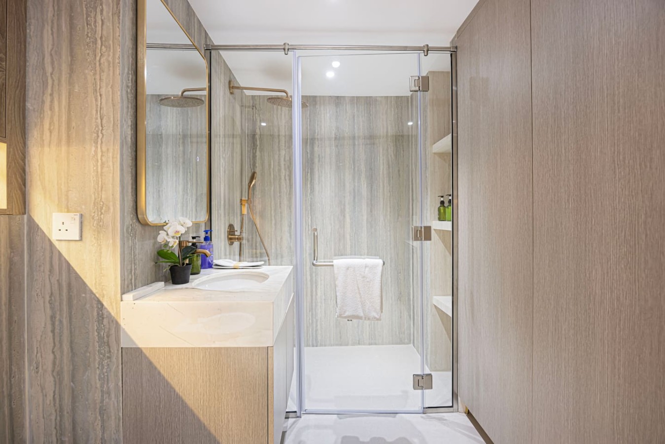 Upgraded 2BR at Anantara | Burj Al Arab View image 30
