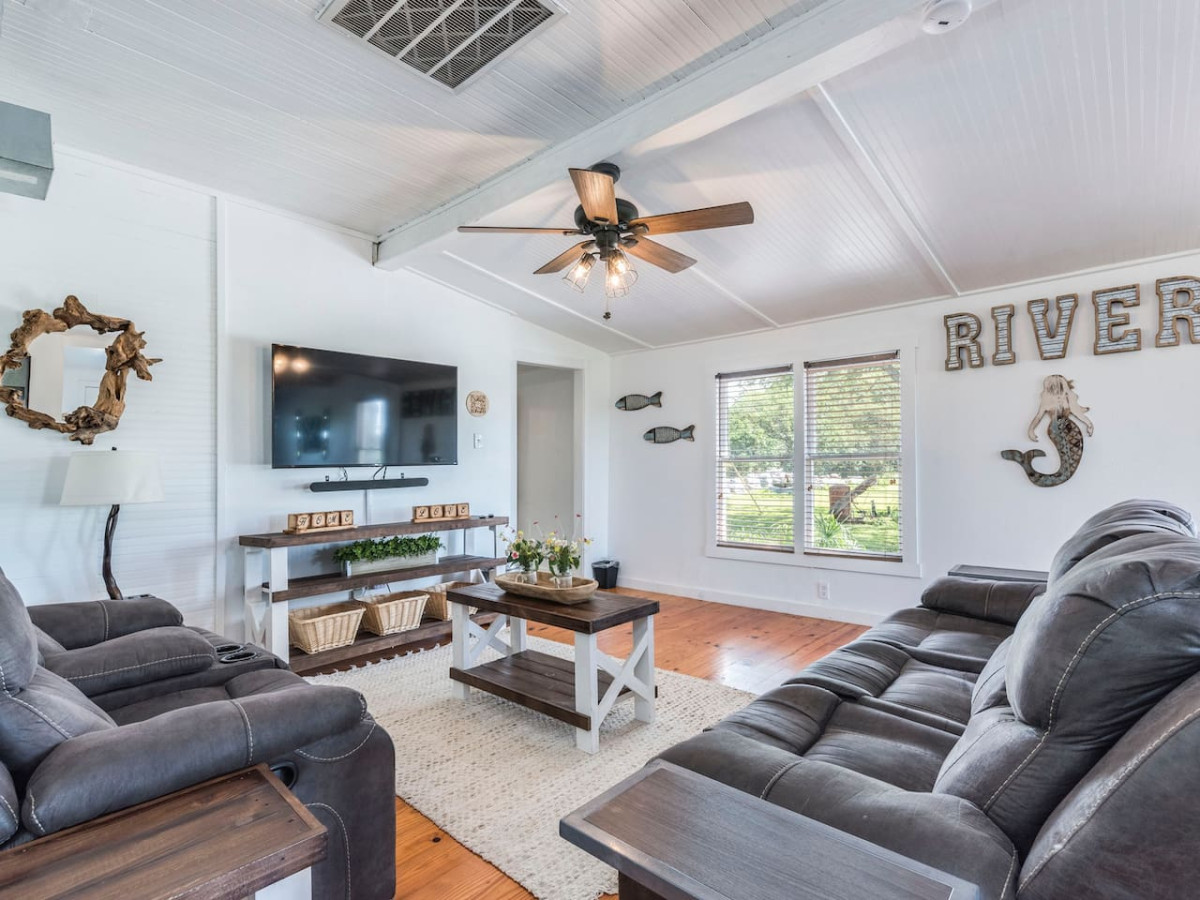 Riverbend Hideaway photo 19