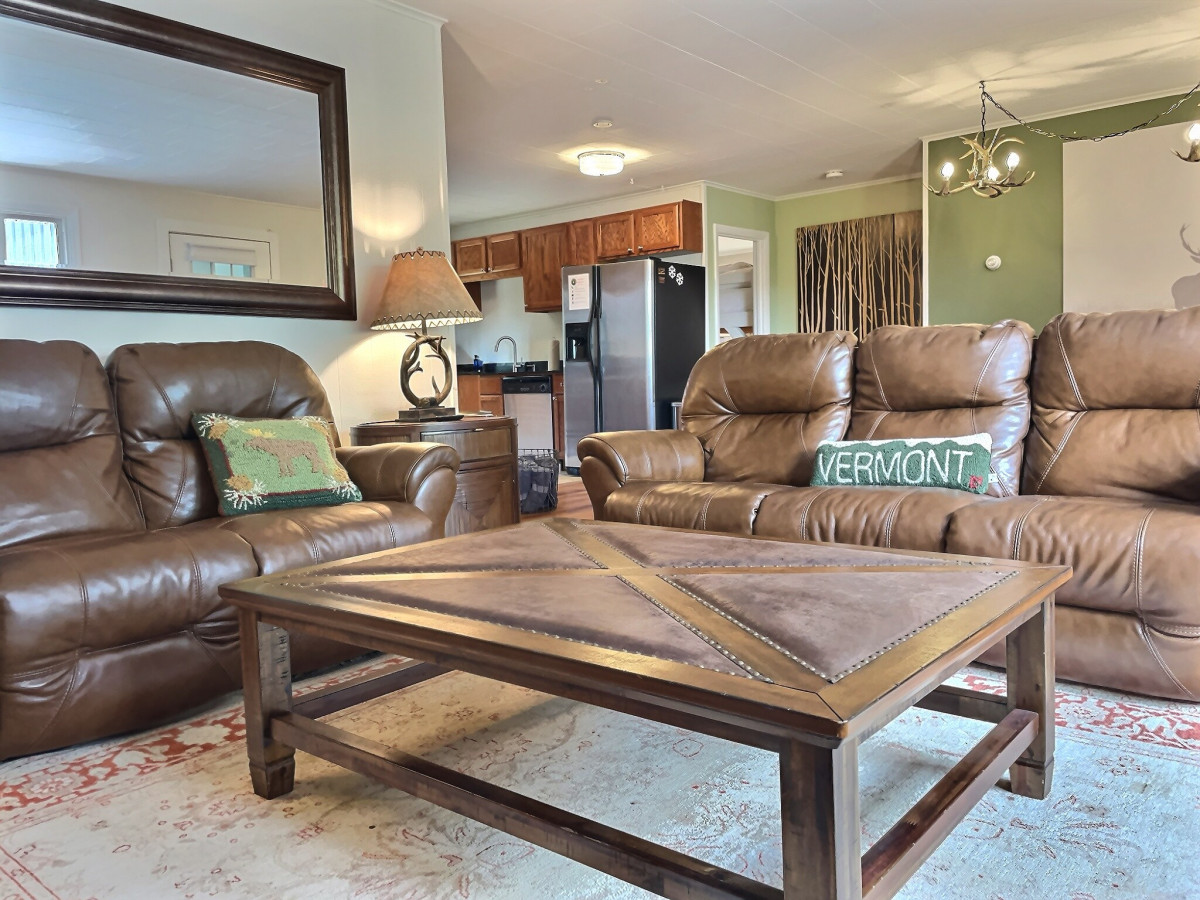 DoubleDen Upper- AC, Fire Pit, Hot tub 2
