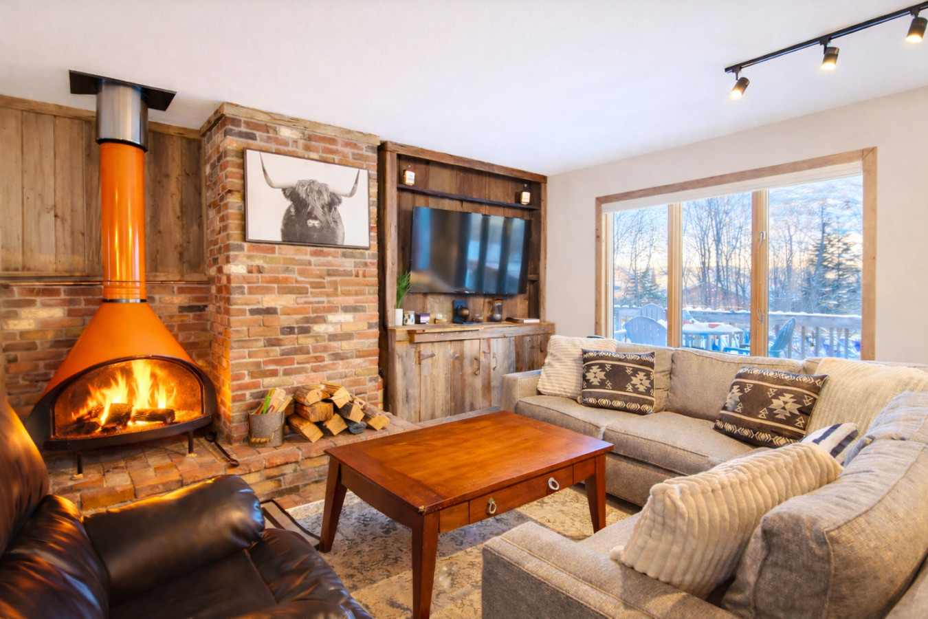 The Big Lebearski- AC, Grill, Fire Pit, Hot tub!