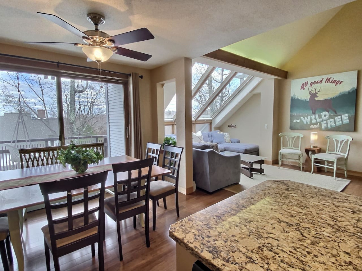 SunBear- AC, Pool, Game Room, Fireplace, Hiking! 4