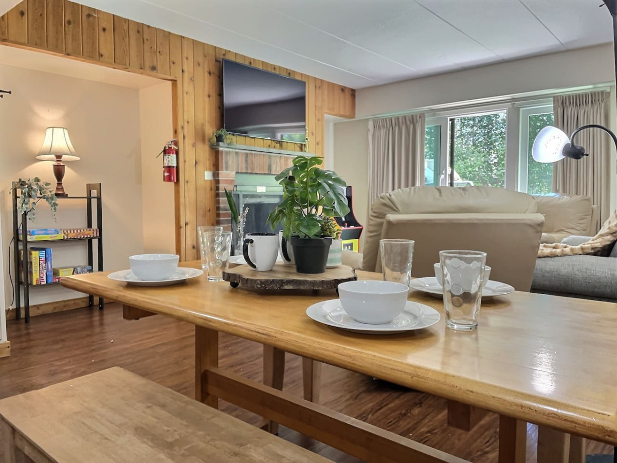 The Grizz- AC, Pool, Sauna, Gym, Near Resort 4