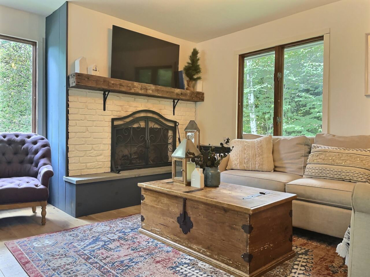 Gather by the fireplace, share stories, and fill the room with laughter. Firewood with a fee.