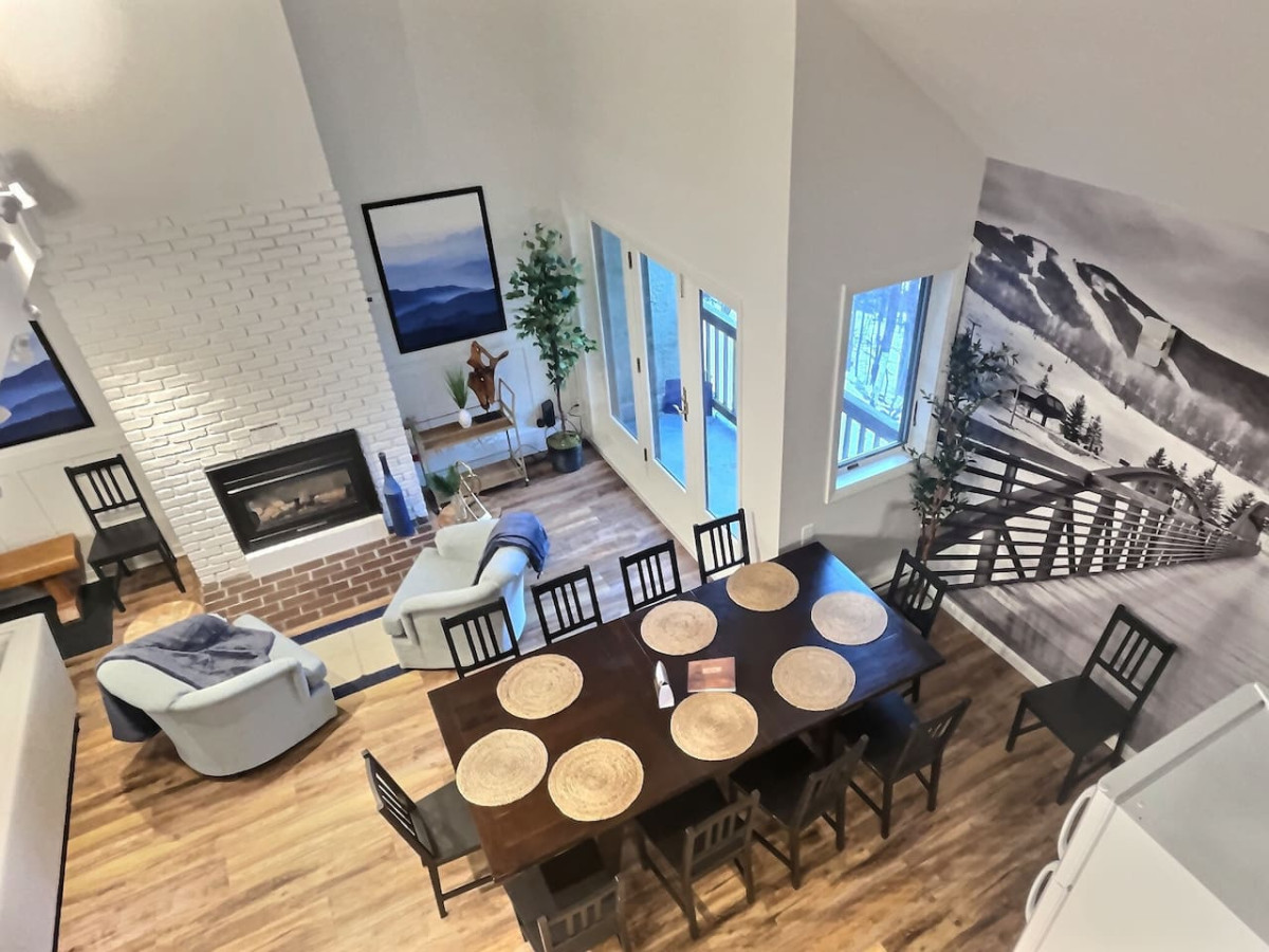 Bear8 Sleeps 20, AC, Pool, Close to Resort, Fireplaces 3