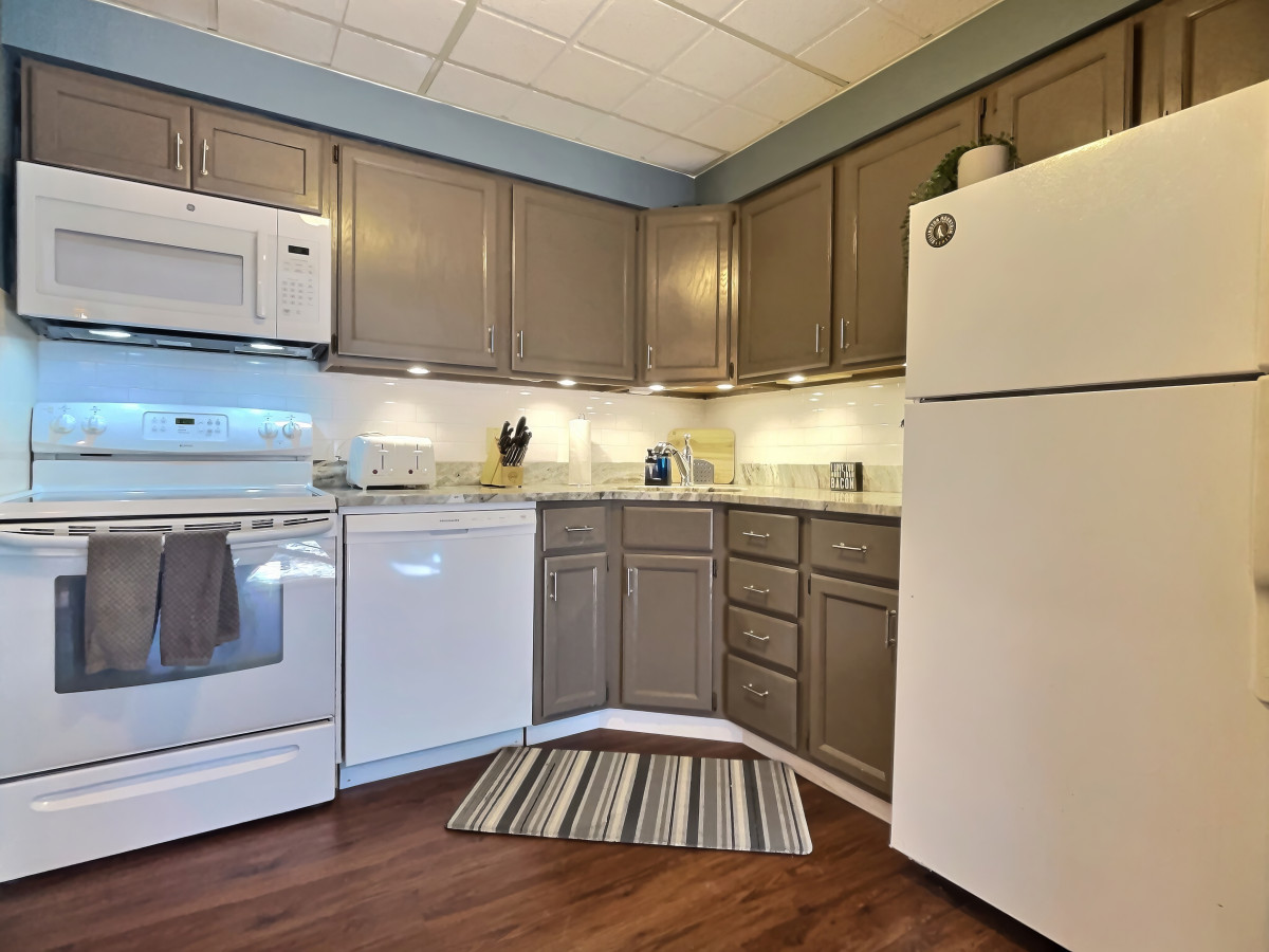 Moose Tracks Lodge - Pool, Hot Tub, Golf, Sauna 3