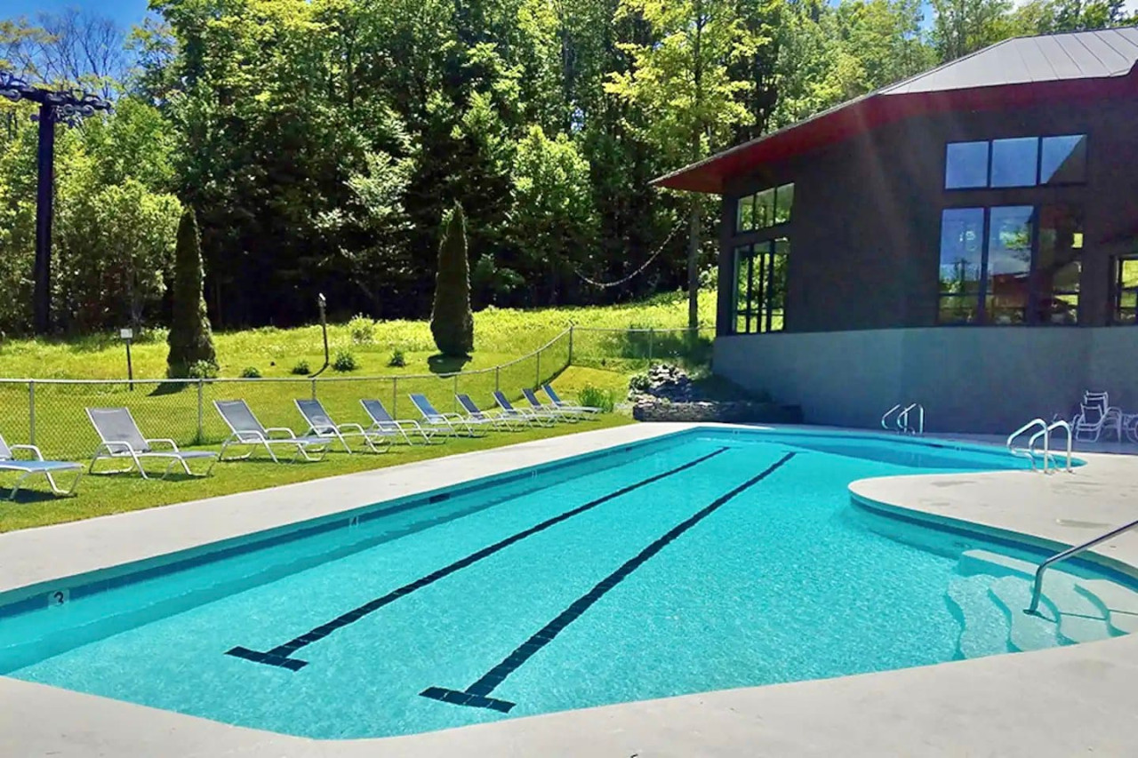 SlopeSide- Pool, Grill, Hot tub, Views! 4