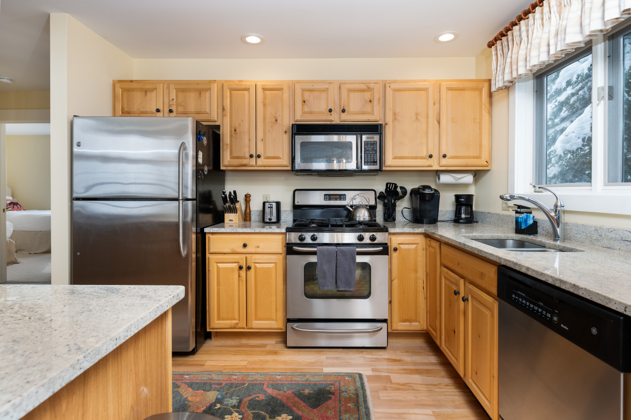 SlopeSide- Pool, Grill, Hot tub, Views! 3