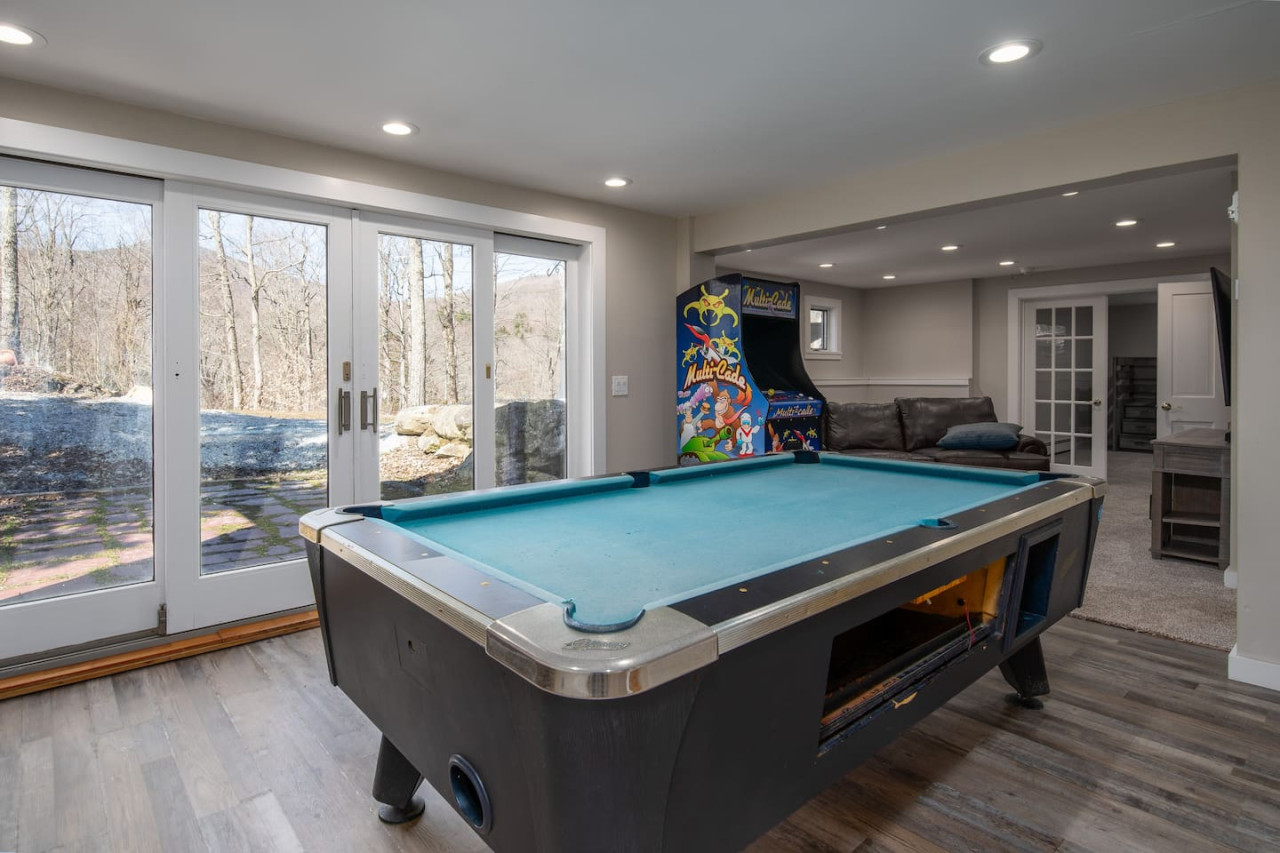 Bearities - 2 homes, sleeps 28, hot tubs, grills! 4