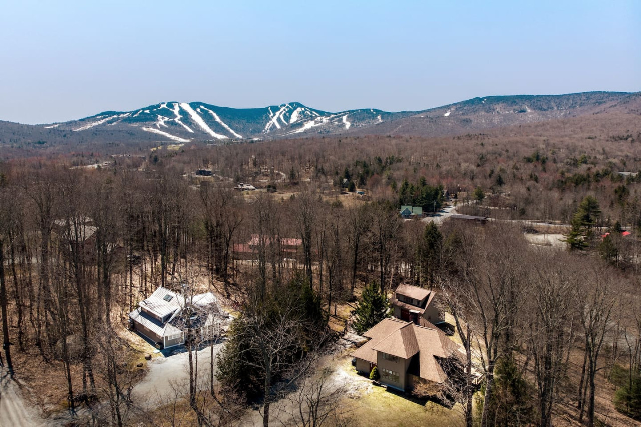 Bearities - 2 homes, sleeps 28, hot tubs, grills!