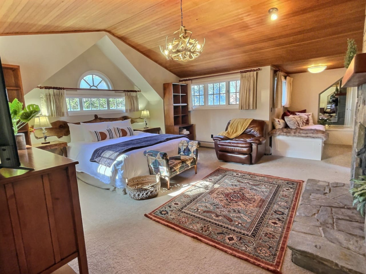 Bearities - 2 homes, sleeps 28, hot tubs, grills! 3
