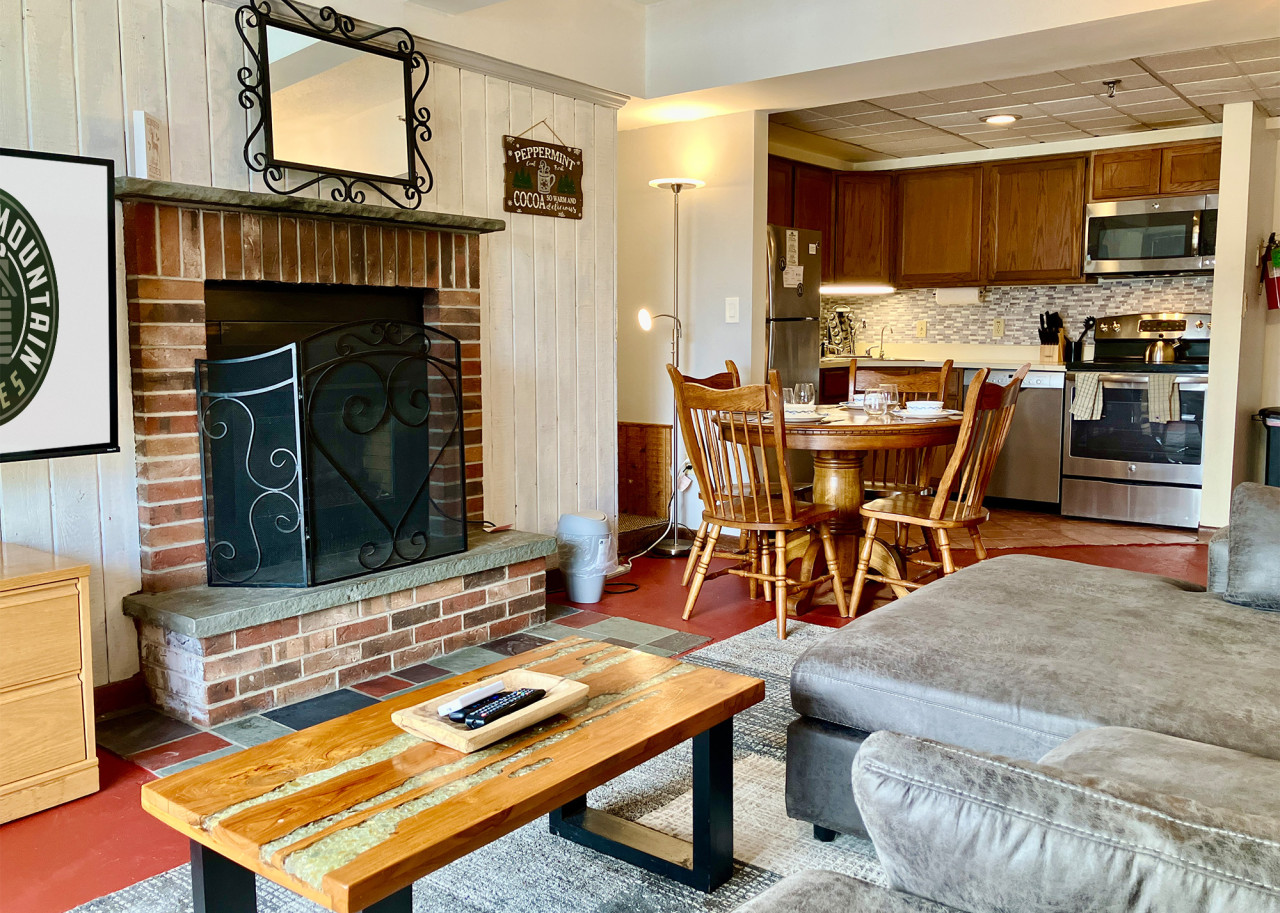 LilBear- AC, Pool, Sauna, Hot Tub, Near Resort 2