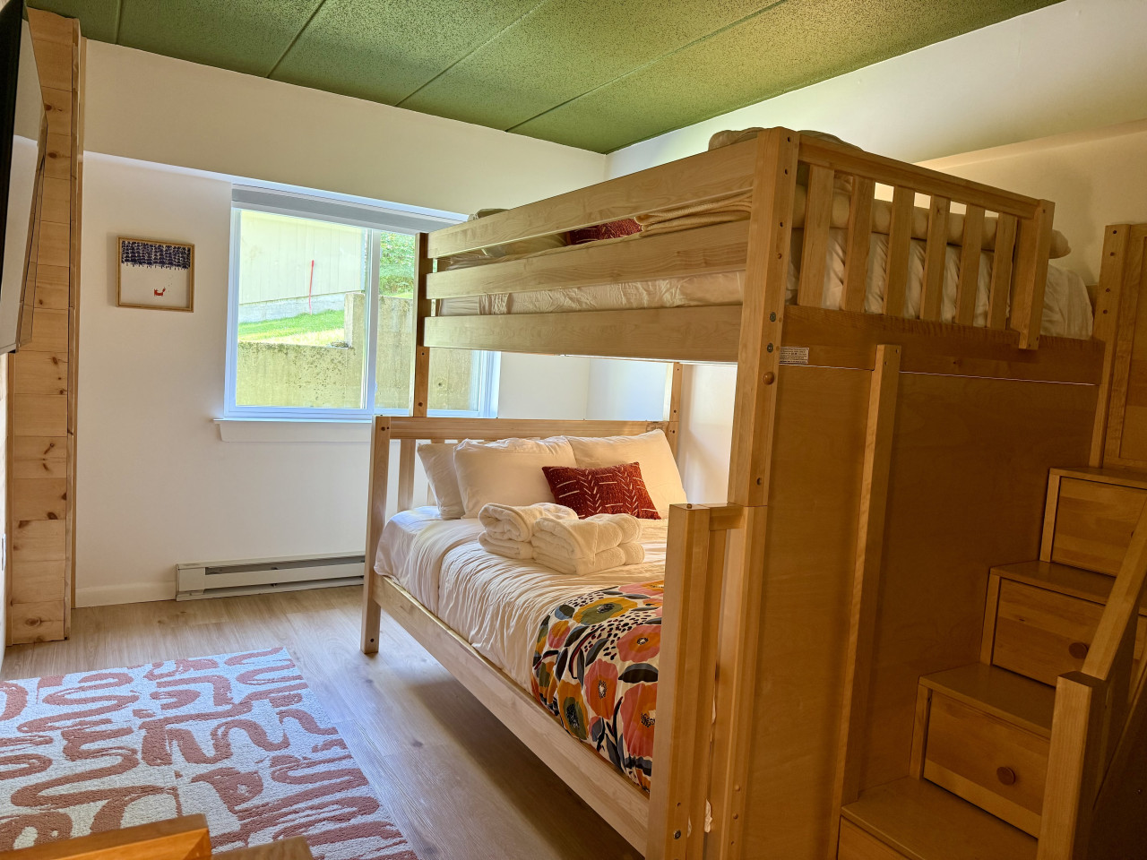 Snowcial Club- Pool, Hot tub, hiking, Near Resort! 5