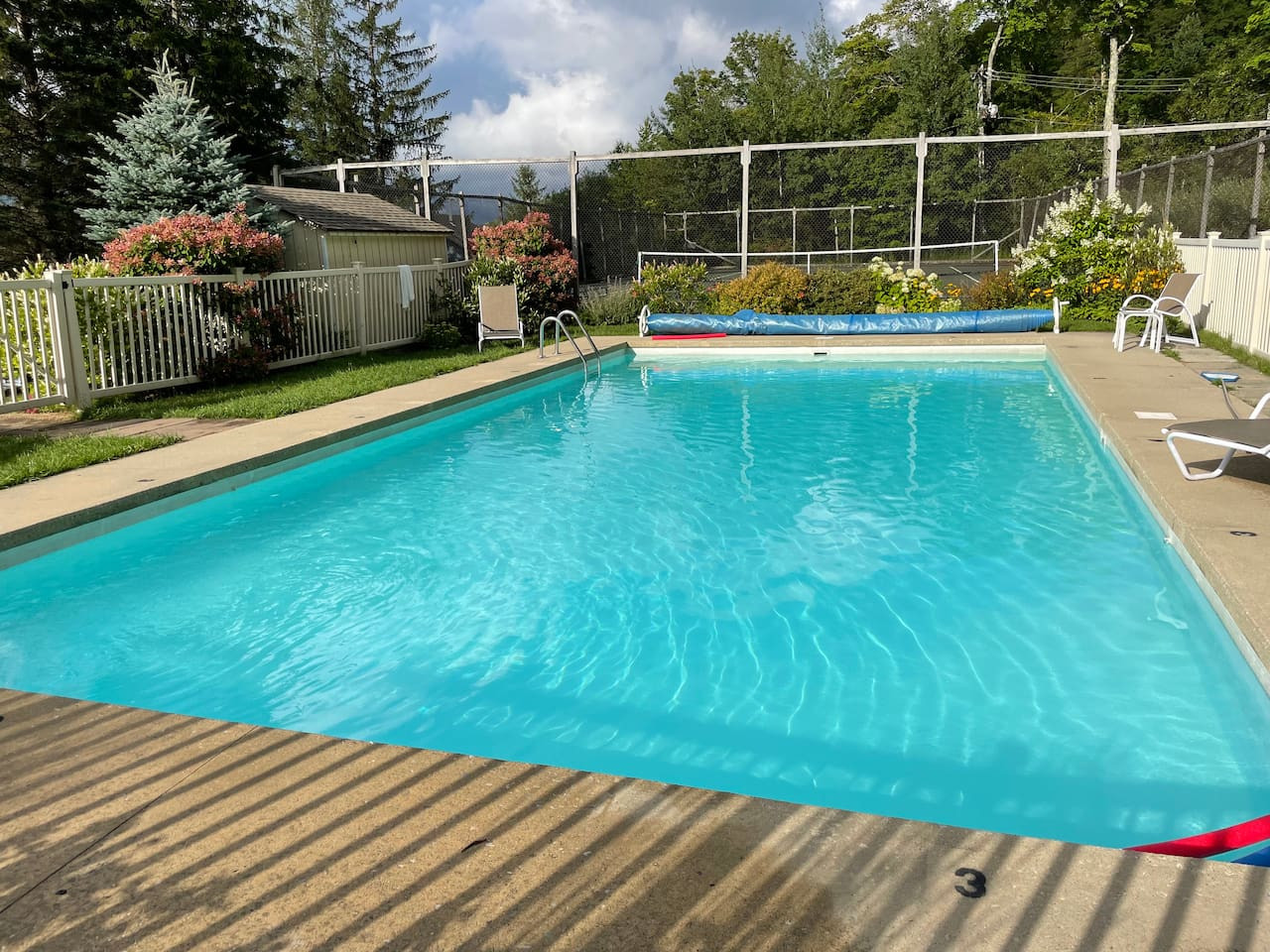 BlueBird Escape- Pool, Near Bike Park and Golf!