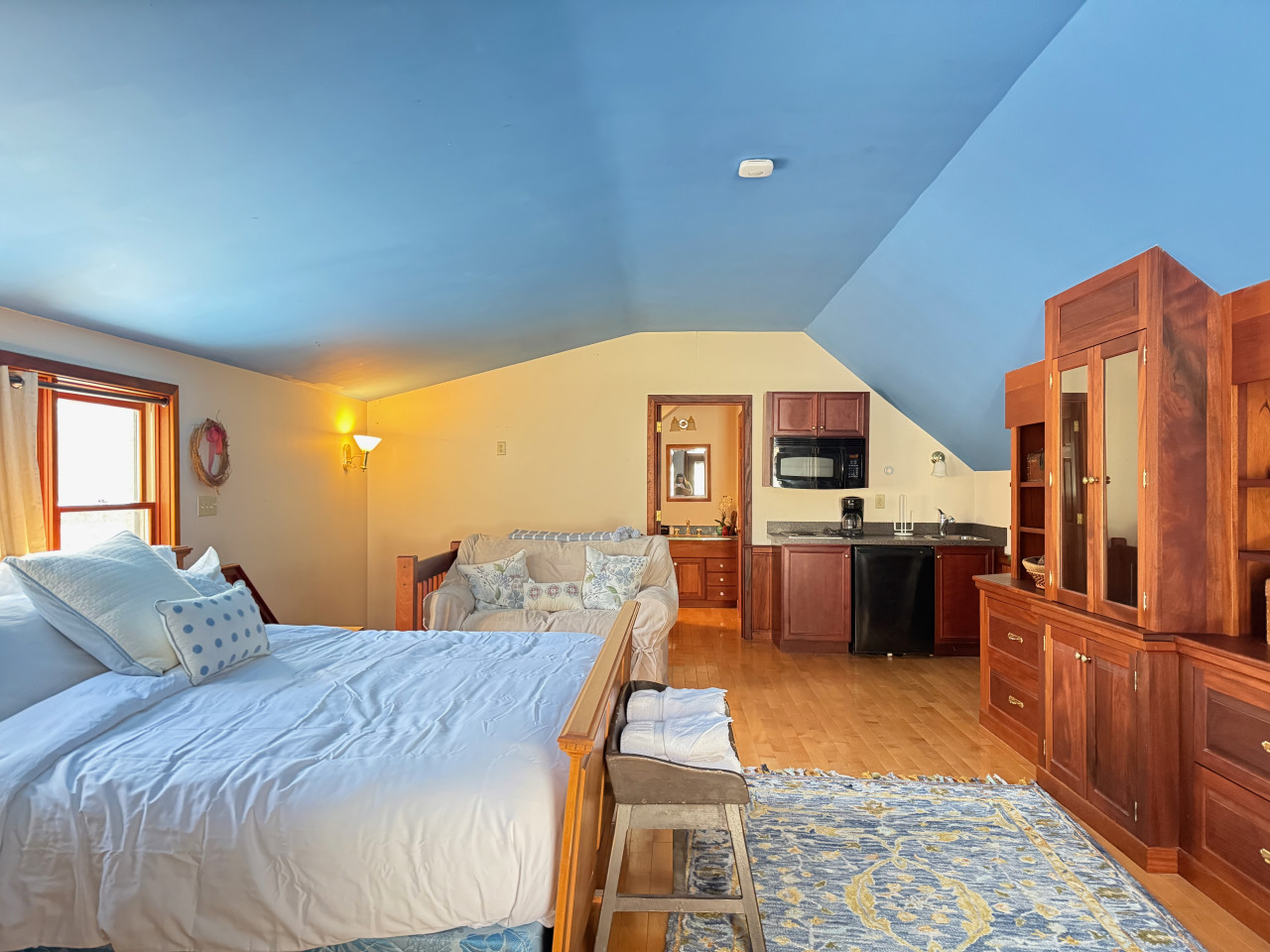 Big Bear Chalet- Hot tub, pool table, near resort! 3
