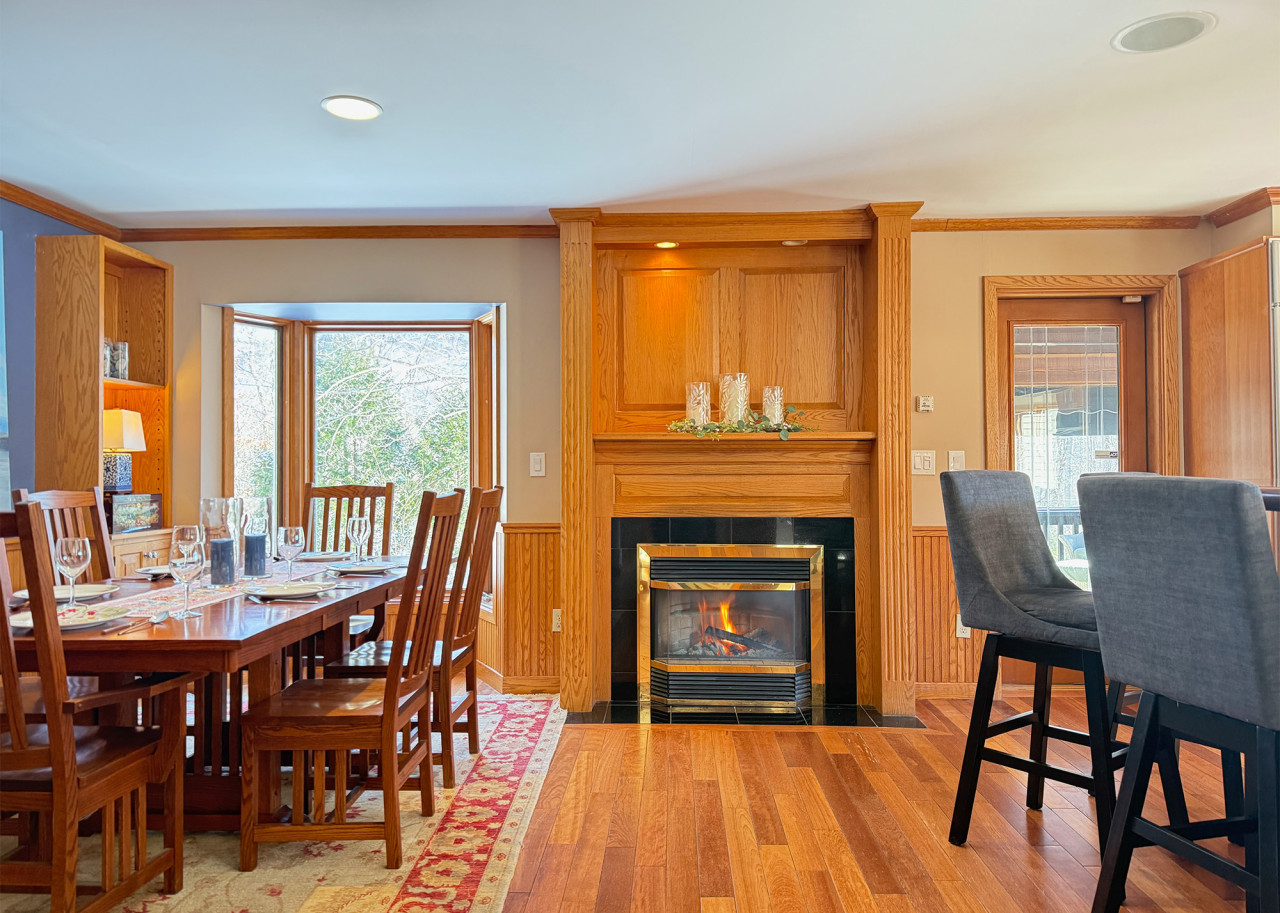 Big Bear Chalet- Hot tub, pool table, near resort!