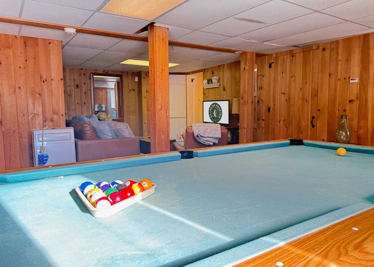Big Bear Chalet- Hot tub, pool table, near resort! 5