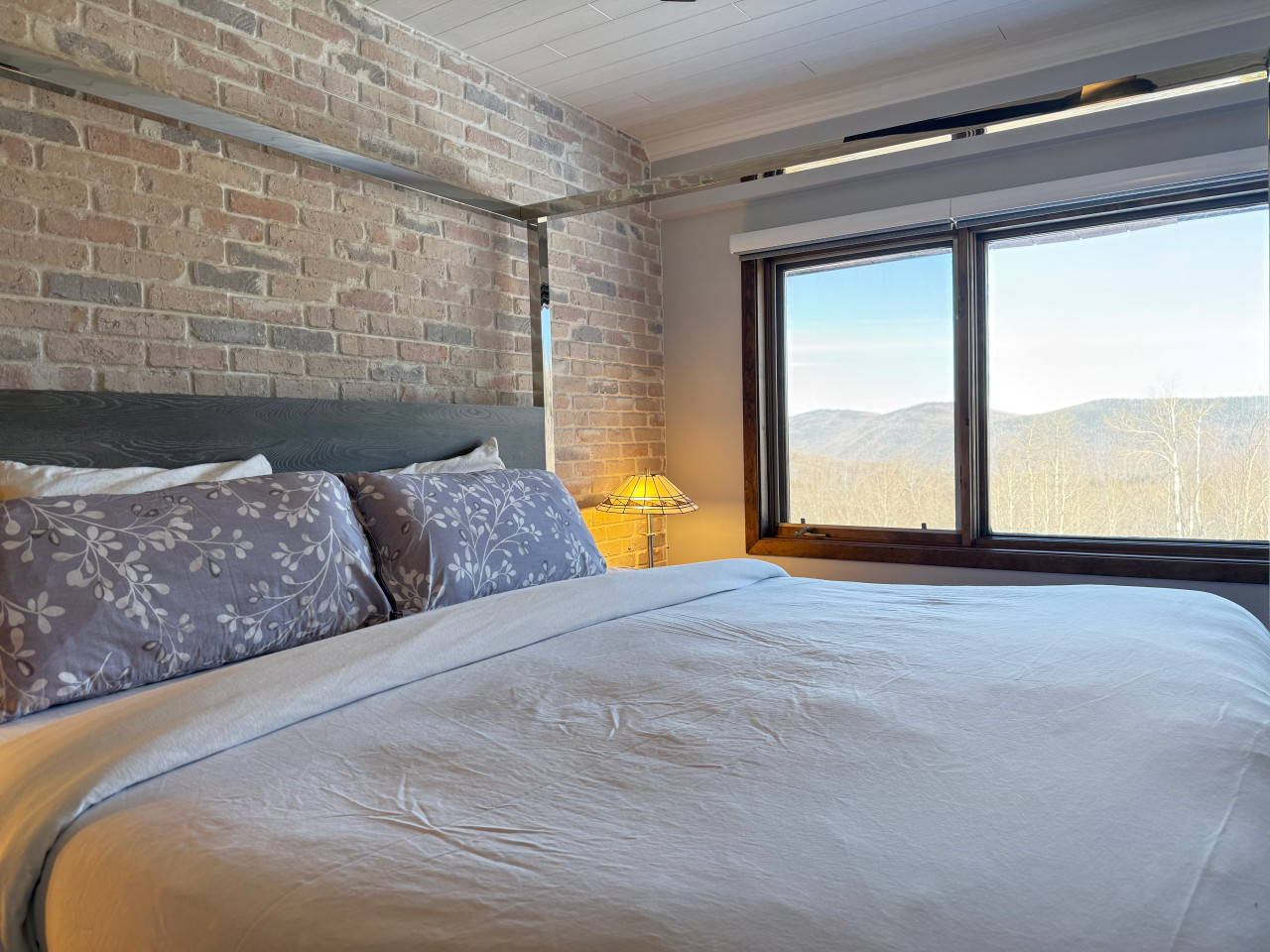 Slopeside Haven- Hiking, Gym, Pool 2