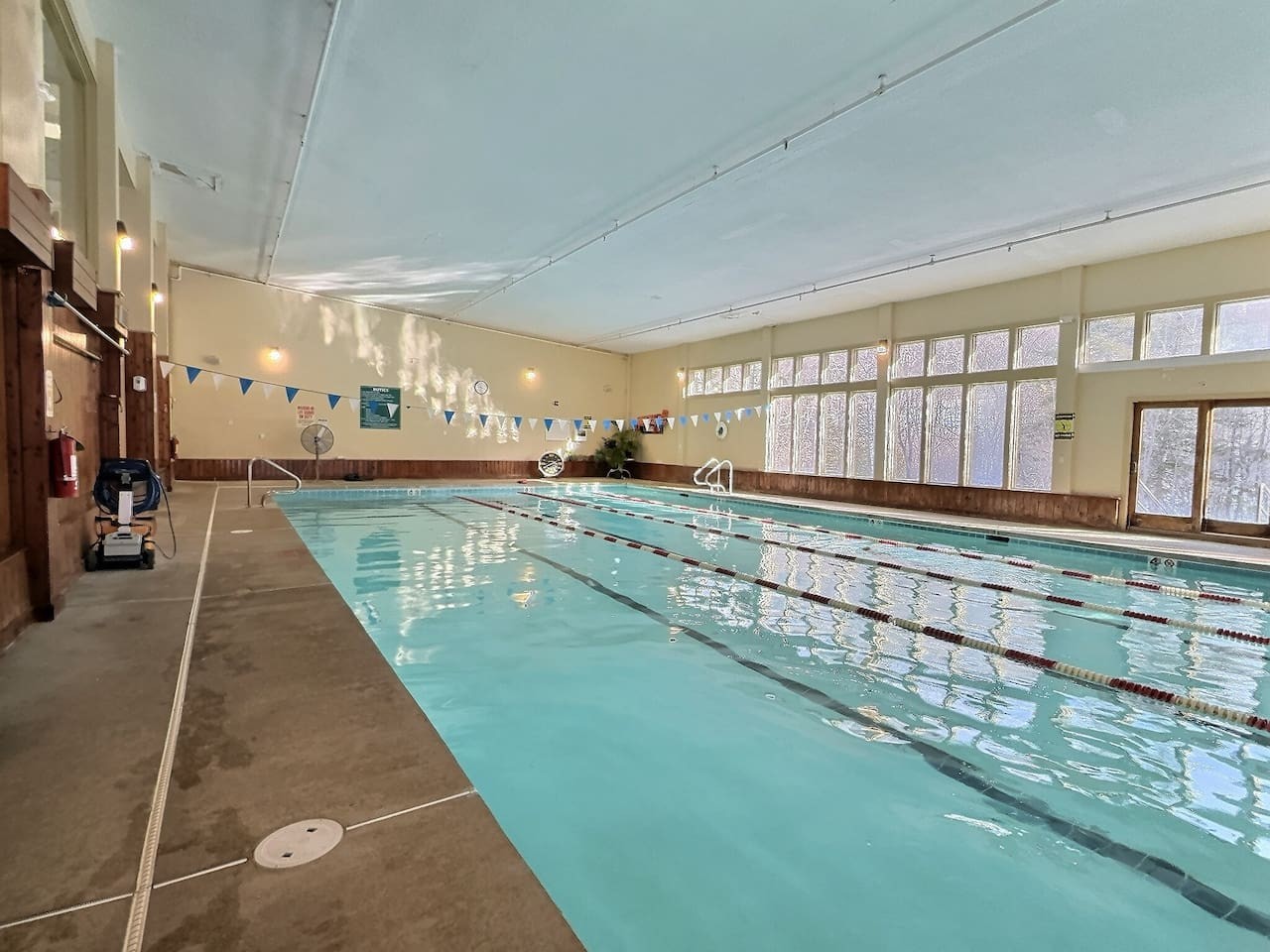 PicoPines | Walk to Pico + Pool, Sauna & Gym