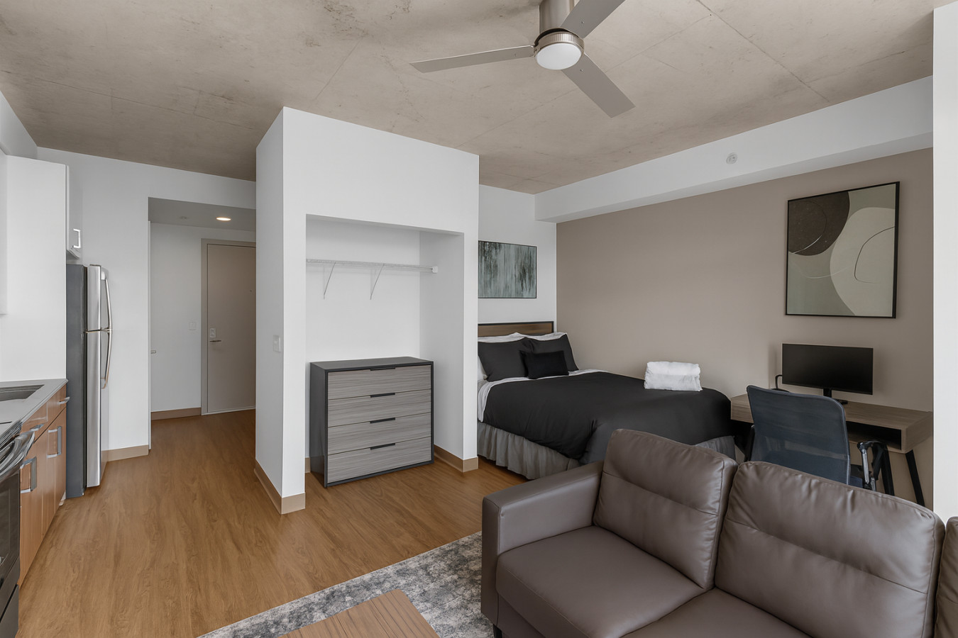 Stylish Studio With Skyline Views And Pool Access - Chic Urban Retreat - Birmingham, AL
