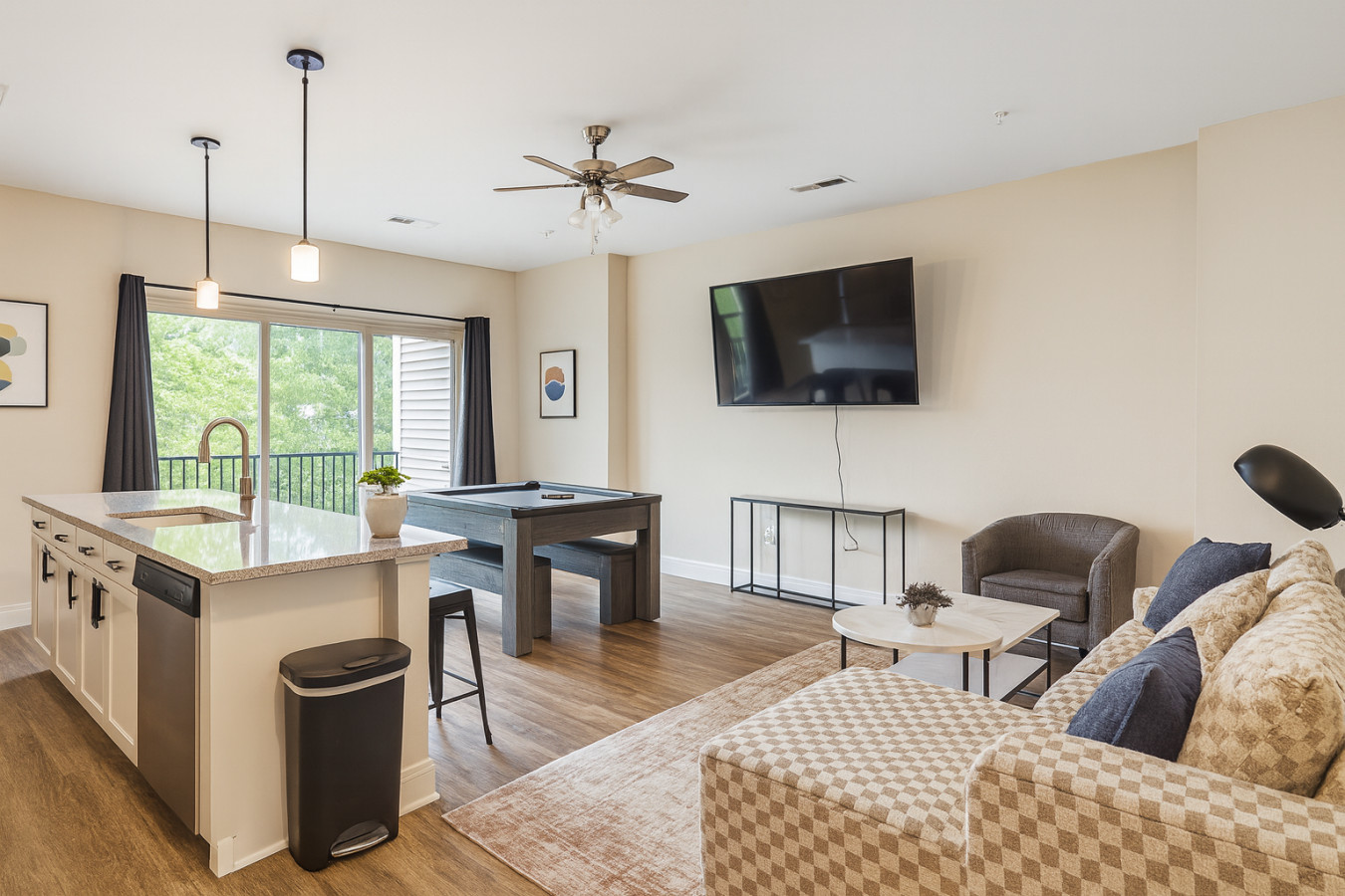 Spacious Retreat With Pool Table And Smart Tvs - Modern Comfort Escape - Birmingham, AL