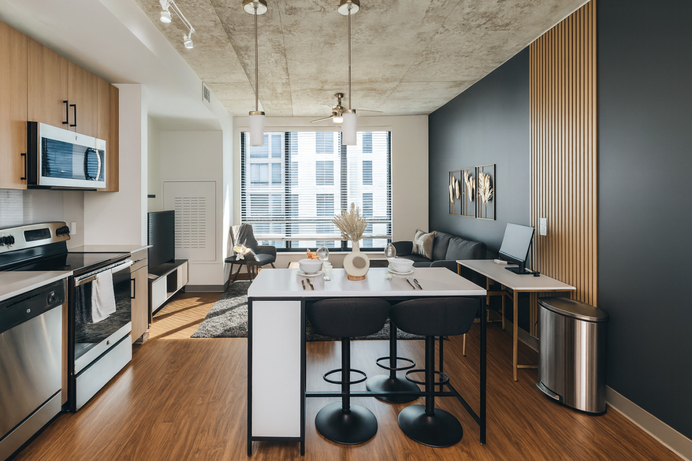 Resort-style Amenities And Modern Design - Stylish Urban Retreat - Birmingham