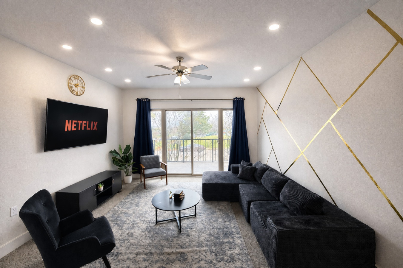 Designer Uab Condo | King Bed | Balcony View 2 - Birmingham, AL