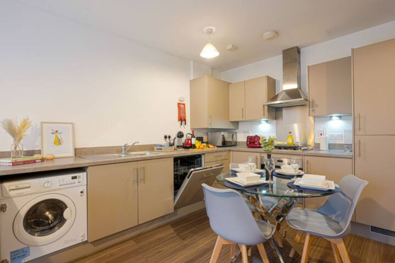Beautiful Apartment • City Centre • Balcony • Free Parking • Fast WiFi • Smart TV in Henrietta Way Flat 1, Houston Court - Property image 11 - VivreStays