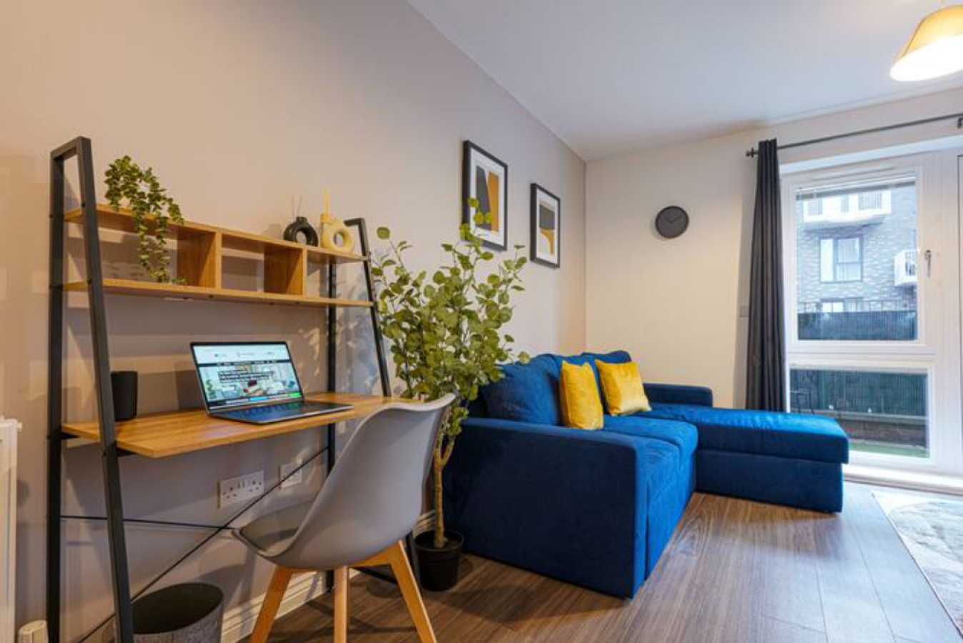 Beautiful Apartment • City Centre • Balcony • Free Parking • Fast WiFi • Smart TV in Henrietta Way Flat 1, Houston Court - Property image 12 - VivreStays