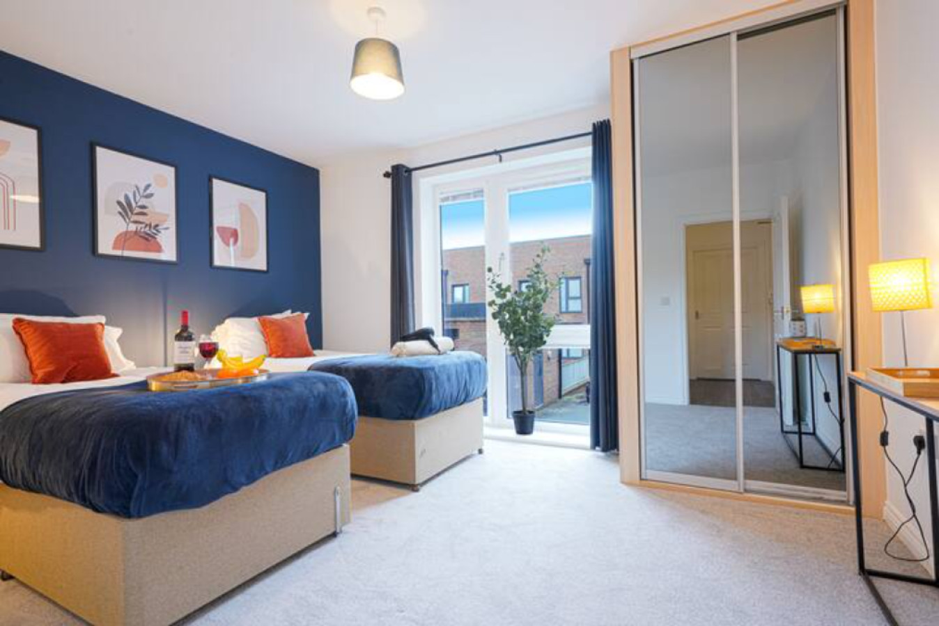Beautiful Apartment • City Centre • Balcony • Free Parking • Fast WiFi • Smart TV in Henrietta Way Flat 1, Houston Court - Property image 2 - VivreStays