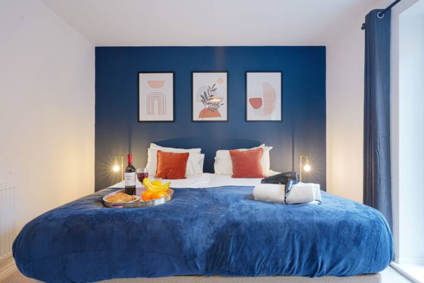 Beautiful Apartment • City Centre • Balcony • Free Parking • Fast WiFi • Smart TV in Henrietta Way Flat 1, Houston Court - Property image 5 - VivreStays