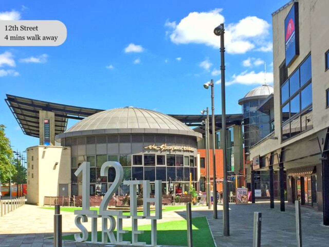 Beautiful Apartment • City Centre • Balcony • Free Parking • Fast WiFi • Smart TV in Henrietta Way Flat 1, Houston Court - Property image 25 - VivreStays