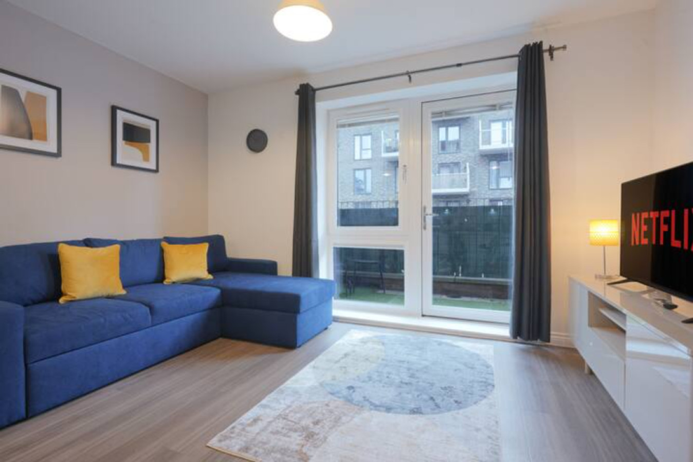Beautiful Apartment • City Centre • Balcony • Free Parking • Fast WiFi • Smart TV in Henrietta Way Flat 1, Houston Court - Property image 10 - VivreStays