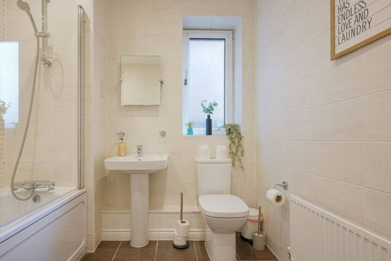 Beautiful Apartment • City Centre • Balcony • Free Parking • Fast WiFi • Smart TV in Henrietta Way Flat 1, Houston Court - Property image 7 - VivreStays