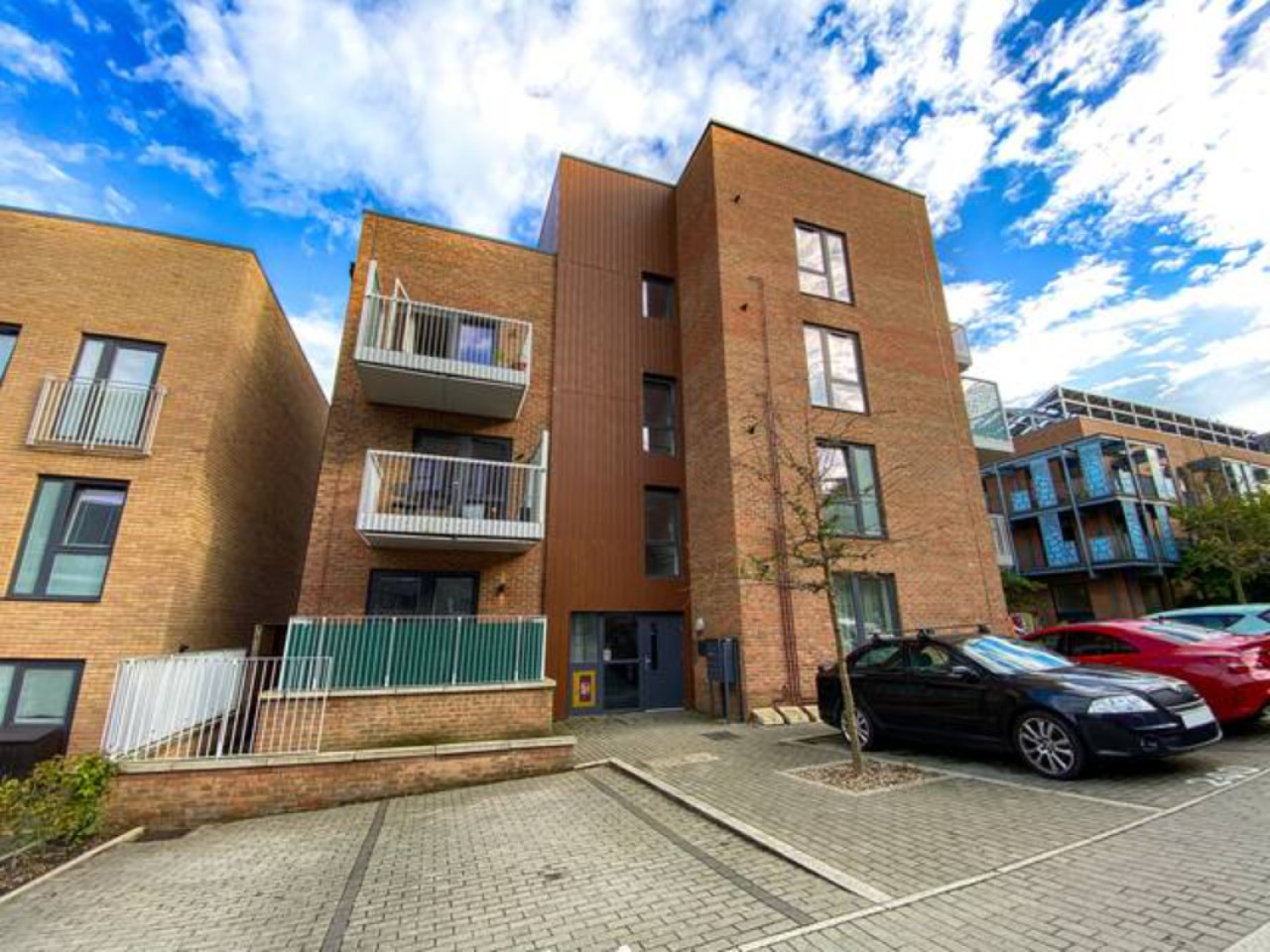 Beautiful Apartment • City Centre • Balcony • Free Parking • Fast WiFi • Smart TV in Henrietta Way Flat 1, Houston Court - Property image 17 - VivreStays