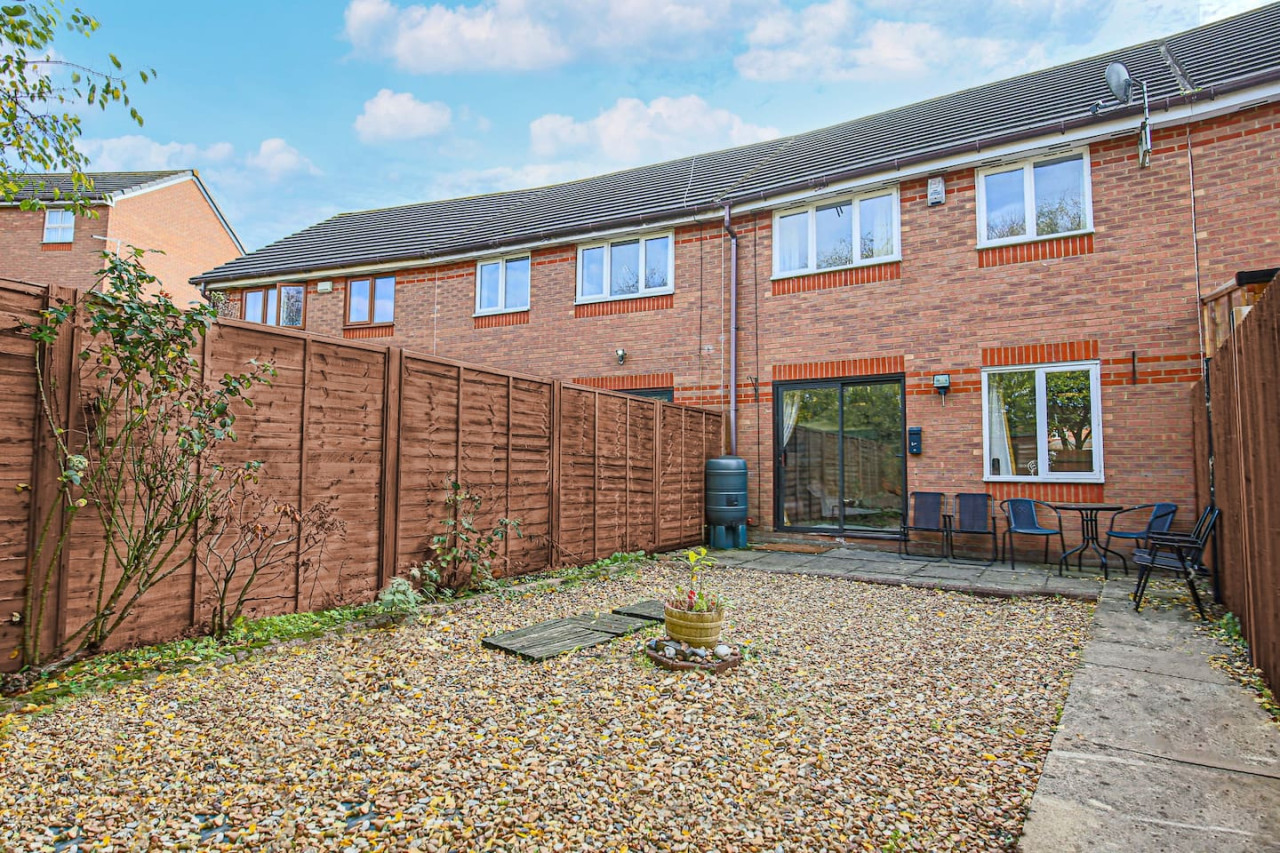 City Centre House • Pool Table • Driveway Parking • Sky TV • Fast Wifi in 54 The Oval - Property image 30 - VivreStays