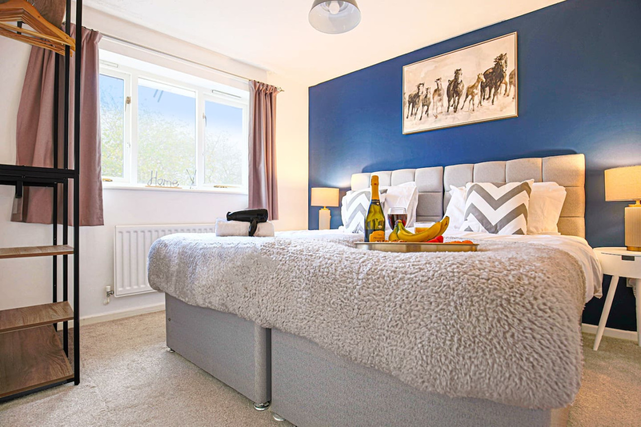 City Centre House • Pool Table • Driveway Parking • Sky TV • Fast Wifi in 54 The Oval - Property image 15 - VivreStays