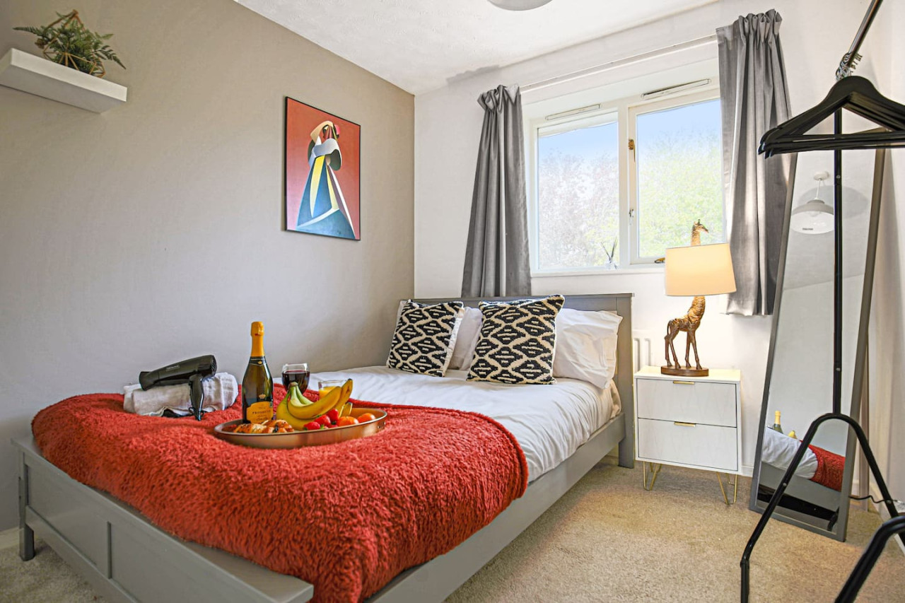 City Centre House • Pool Table • Driveway Parking • Sky TV • Fast Wifi in 54 The Oval - Property image 17 - VivreStays