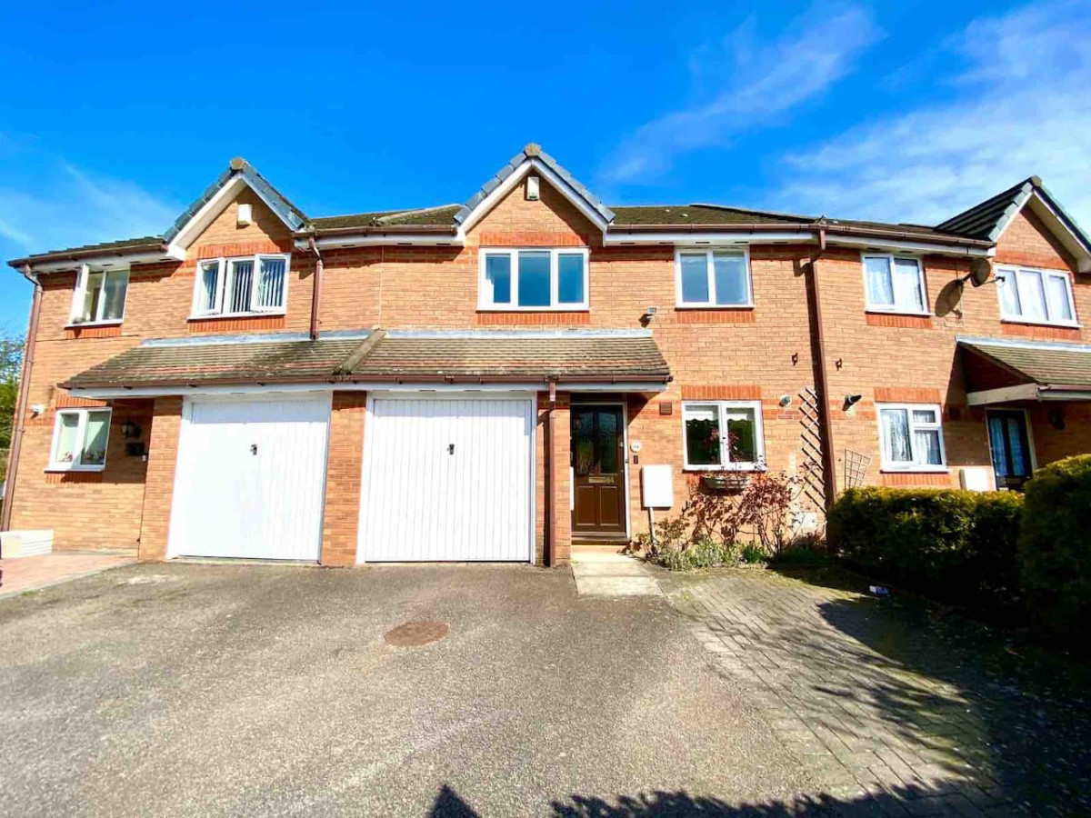 City Centre House • Pool Table • Driveway Parking • Sky TV • Fast Wifi in 54 The Oval - Property image 31 - VivreStays