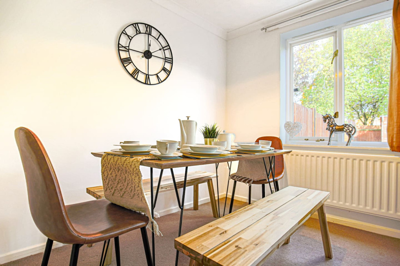 City Centre House • Pool Table • Driveway Parking • Sky TV • Fast Wifi in 54 The Oval - Property image 26 - VivreStays