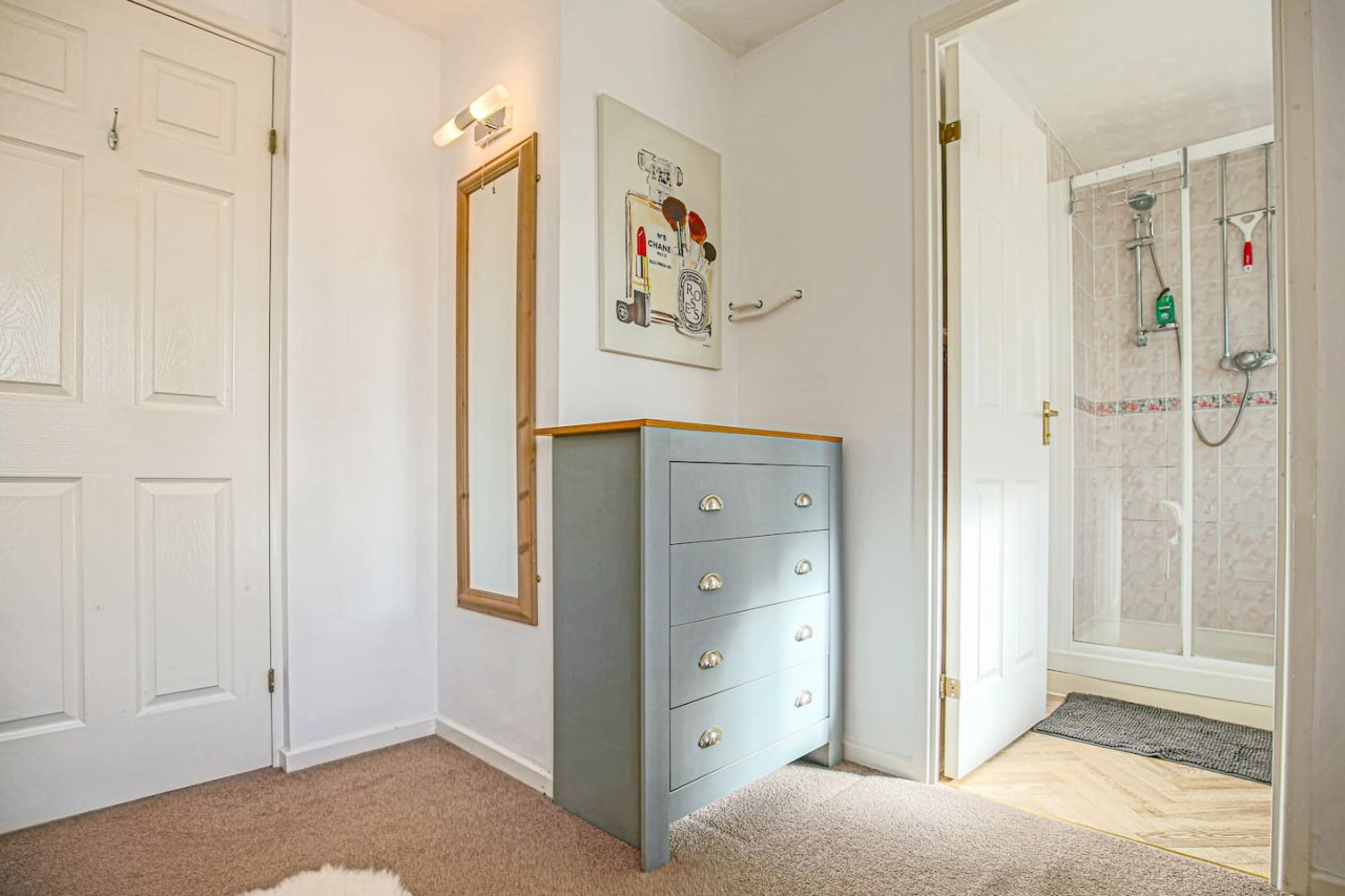 City Centre House • Pool Table • Driveway Parking • Sky TV • Fast Wifi in 54 The Oval - Property image 12 - VivreStays