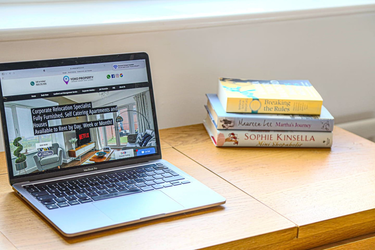 City Centre House • Pool Table • Driveway Parking • Sky TV • Fast Wifi in 54 The Oval - Property image 9 - VivreStays