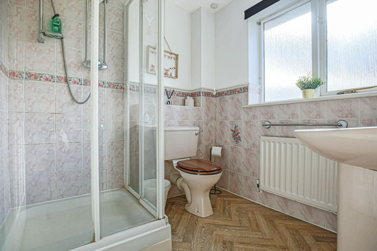 City Centre House • Pool Table • Driveway Parking • Sky TV • Fast Wifi in 54 The Oval - Property image 13 - VivreStays