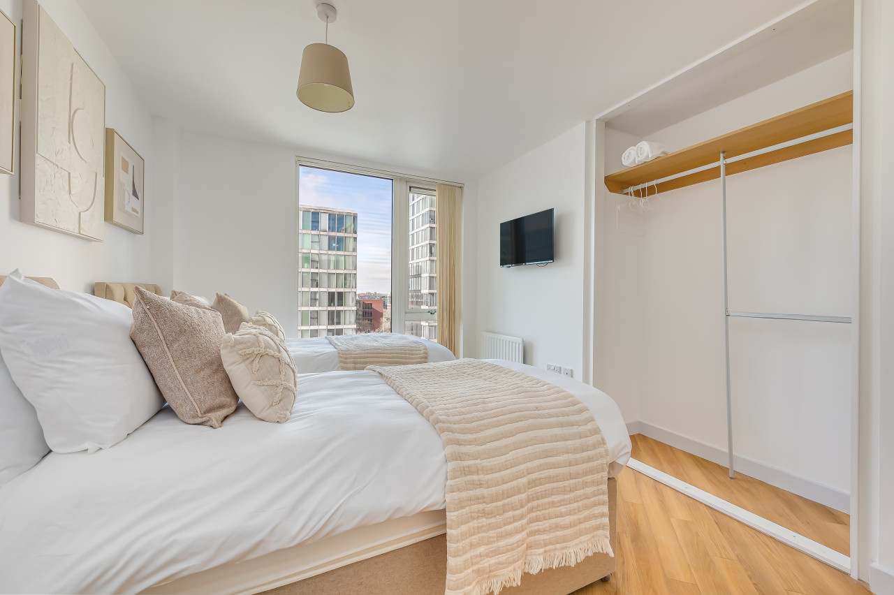 Stunning City Centre Apartment • Balcony • Free Parking • Fast Wifi • Self-Check-In in Dakota House, 50 Mortimer Square Flat 41, Dakota House - Property image 3 - VivreStays