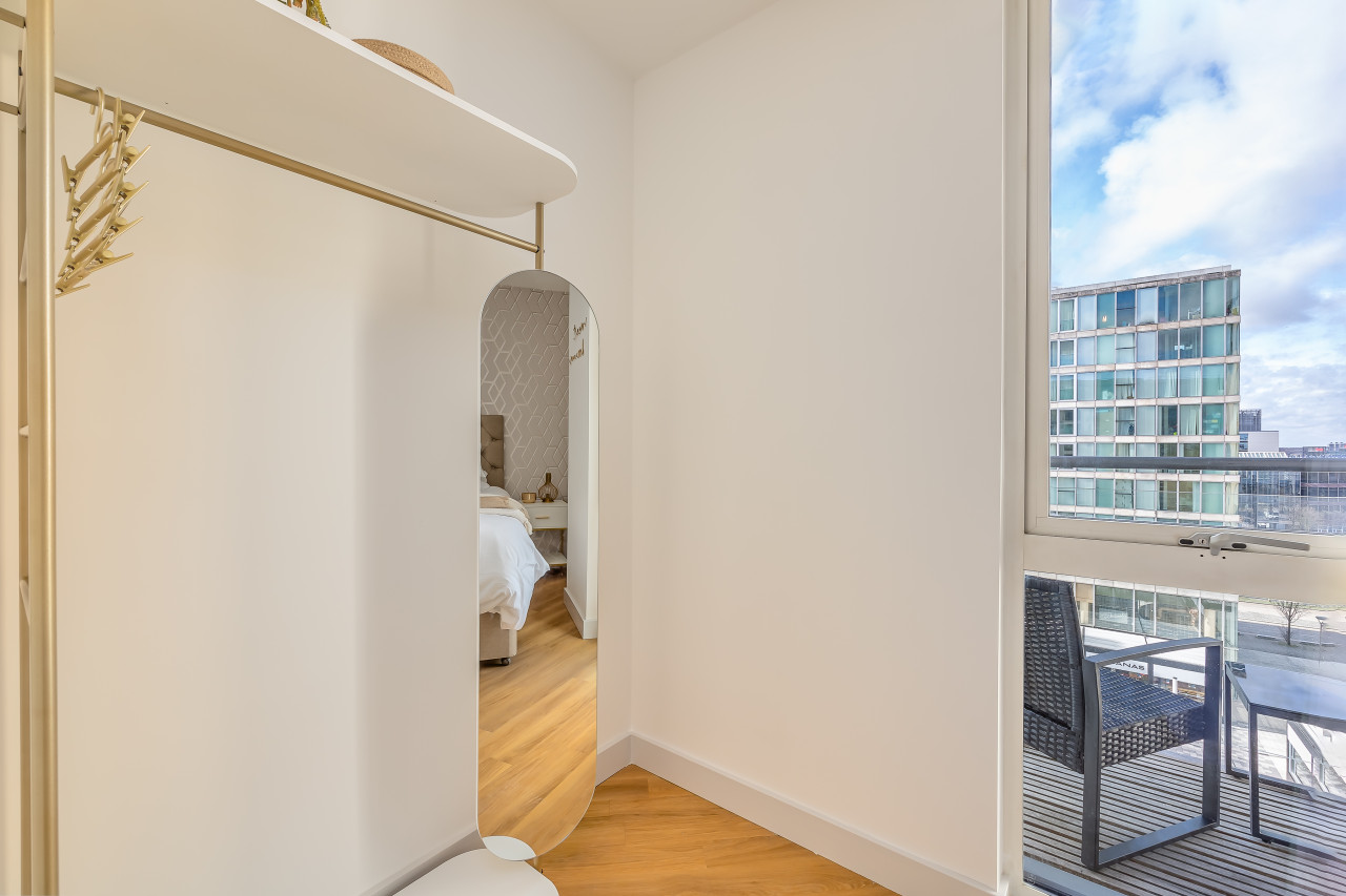 Stunning City Centre Apartment • Balcony • Free Parking • Fast Wifi • Self-Check-In in Dakota House, 50 Mortimer Square Flat 41, Dakota House - Property image 8 - VivreStays