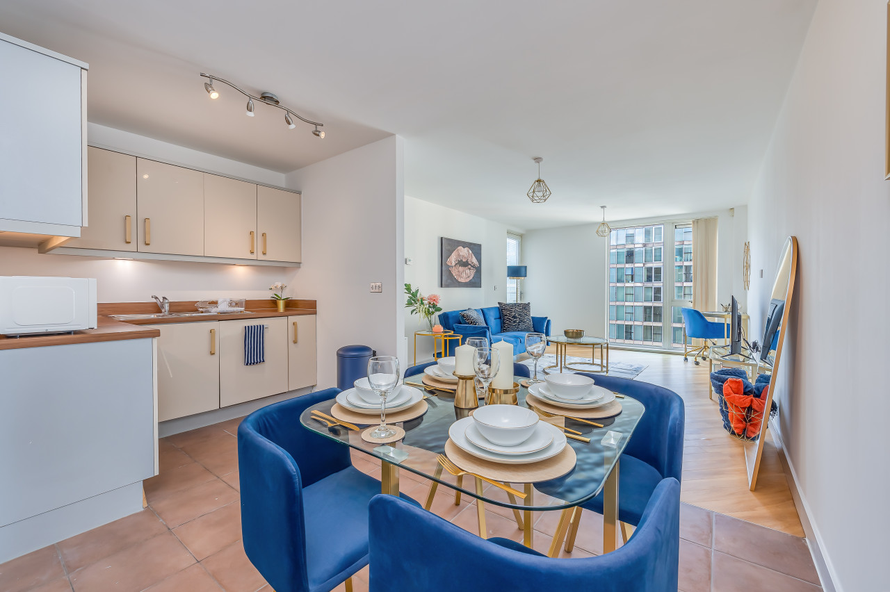 Stunning City Centre Apartment • Balcony • Free Parking • Fast Wifi • Self-Check-In in Dakota House, 50 Mortimer Square Flat 41, Dakota House - Property image 14 - VivreStays