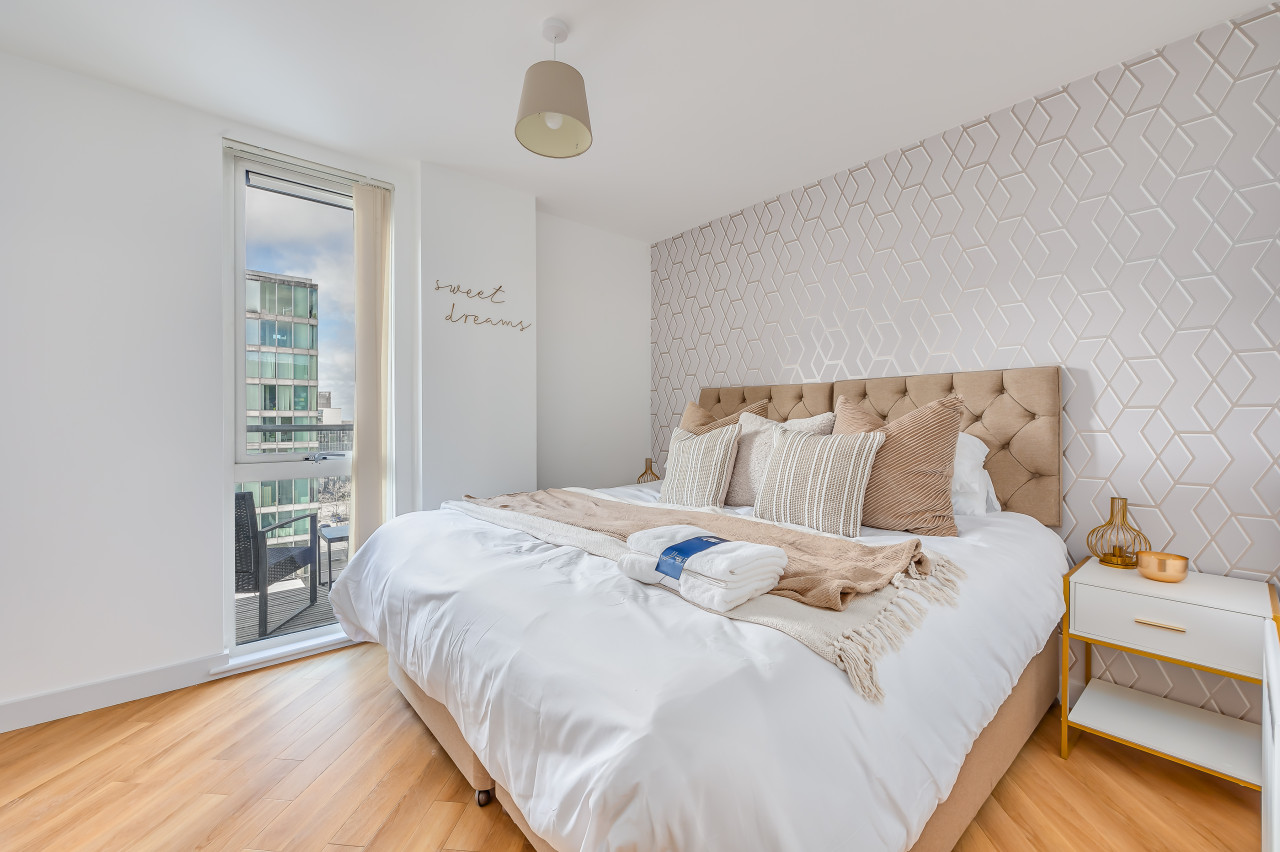 Stunning City Centre Apartment • Balcony • Free Parking • Fast Wifi • Self-Check-In in Dakota House, 50 Mortimer Square Flat 41, Dakota House - Property image 6 - VivreStays