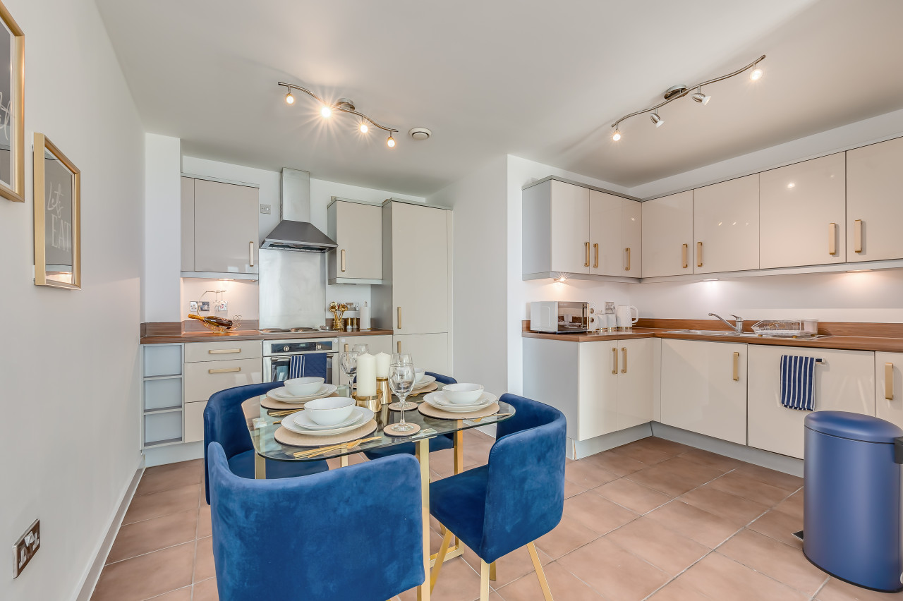 Stunning City Centre Apartment • Balcony • Free Parking • Fast Wifi • Self-Check-In in Dakota House, 50 Mortimer Square Flat 41, Dakota House - Property image 15 - VivreStays