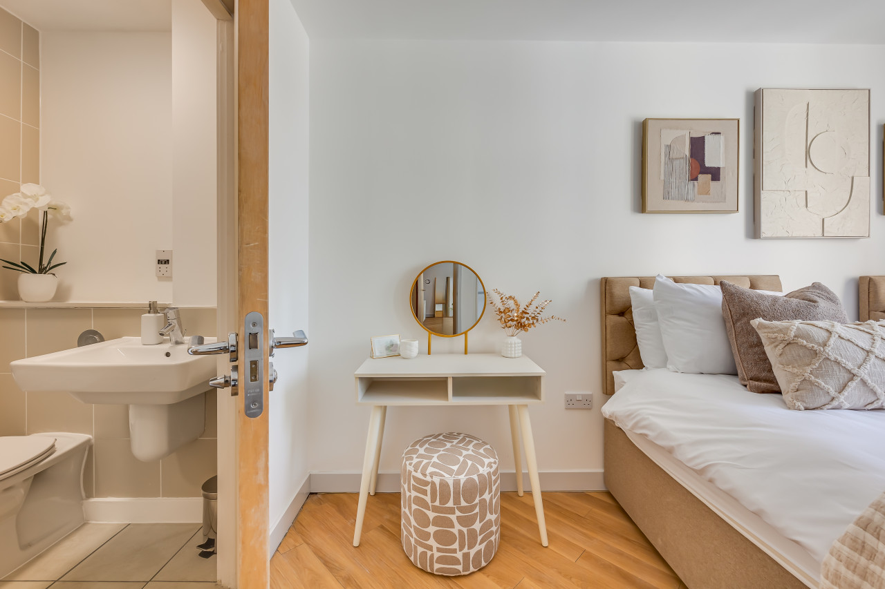 Stunning City Centre Apartment • Balcony • Free Parking • Fast Wifi • Self-Check-In in Dakota House, 50 Mortimer Square Flat 41, Dakota House - Property image 5 - VivreStays