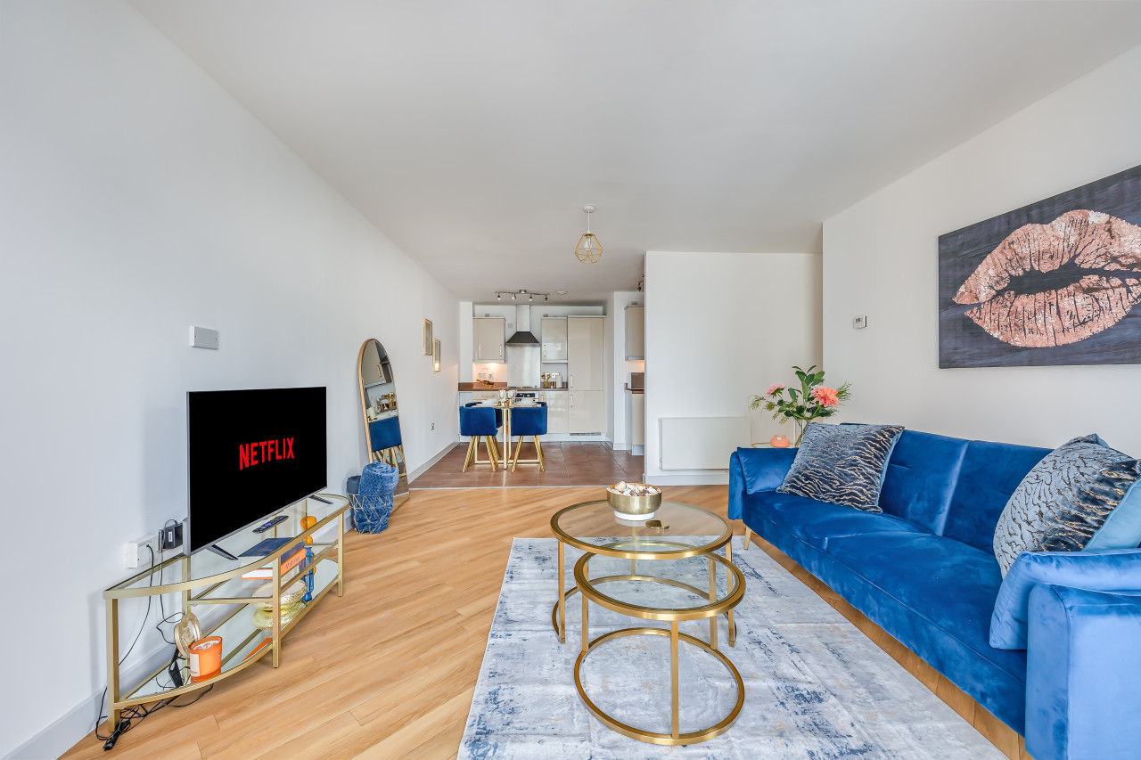 Stunning City Centre Apartment • Balcony • Free Parking • Fast Wifi • Self-Check-In in Dakota House, 50 Mortimer Square Flat 41, Dakota House - Property image 13 - VivreStays