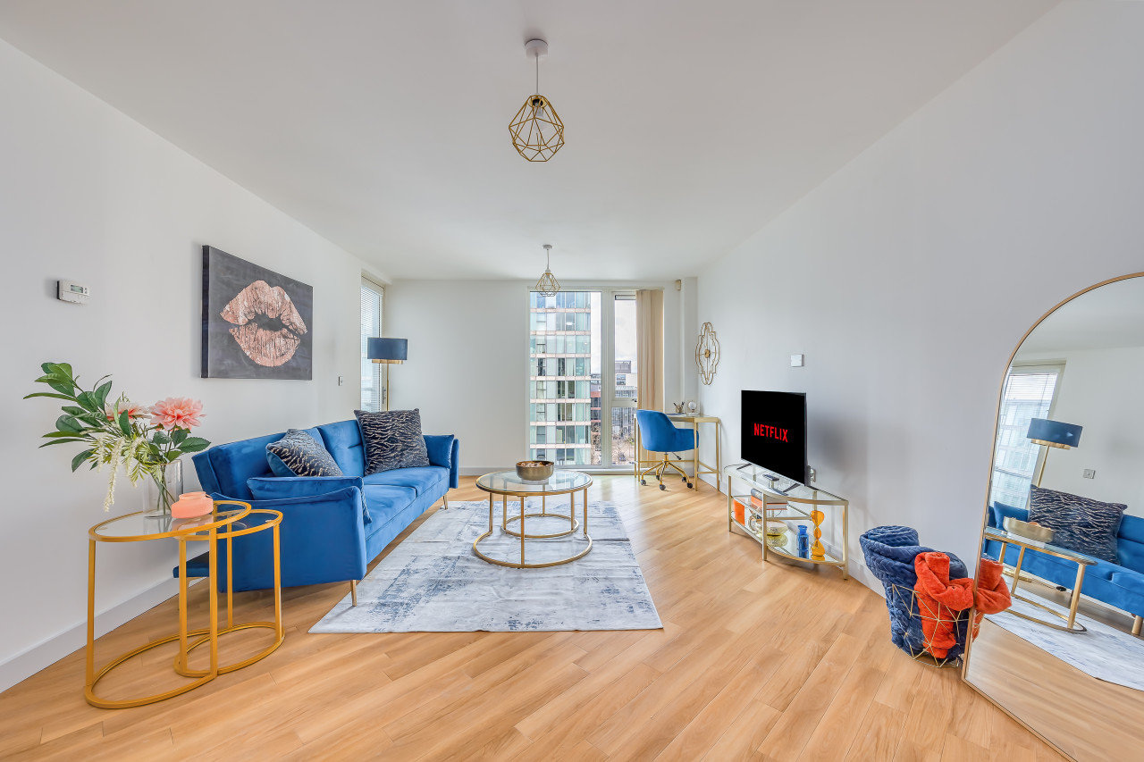 Stunning City Centre Apartment • Balcony • Free Parking • Fast Wifi • Self-Check-In in Dakota House, 50 Mortimer Square Flat 41, Dakota House - Property image 10 - VivreStays